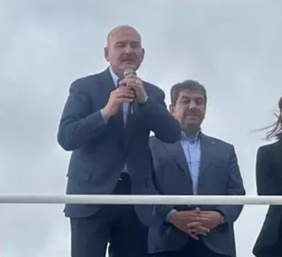 Soylu, konuşması sırasında 'eylem' yapan Yeşil Sol standını hedef aldı