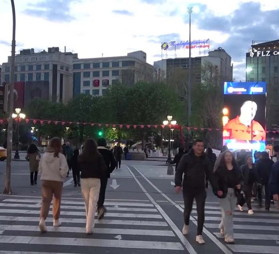 Ankara Valiliği, Erdoğan’ın konuşmasını yayınlamak için Kızılay meydanına led ekran kurdu
