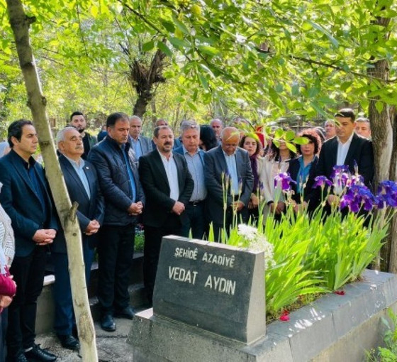 Yeşil Sol Parti Vedat Aydın’ın mezarını ziyaret etti