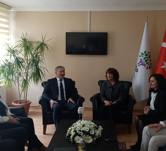 HDP'ye bayram ziyaretleri: 'Partilerin kapatılmasına karşıyız'