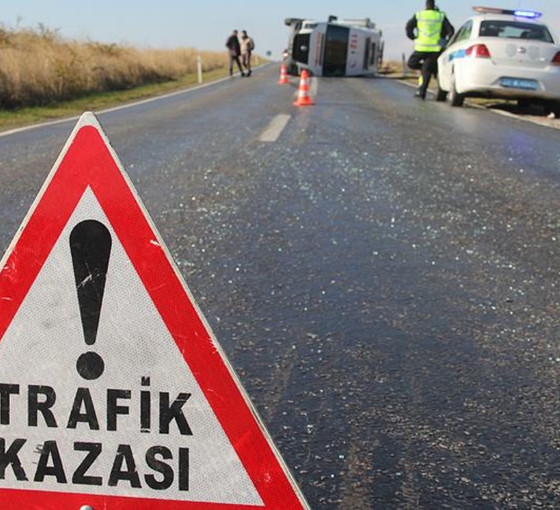 Kocaeli'de ambulansla otomobil çarpıştı: 4 kişi yaralandı
