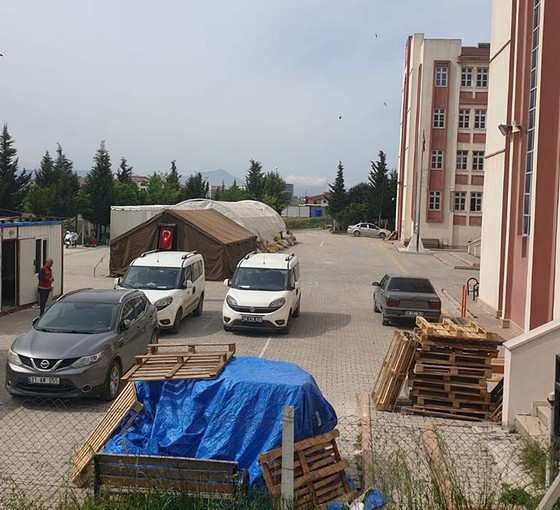 Hatay’da okullar açılıyor, öğretmenler tepkili: Kalacak yerimiz yok