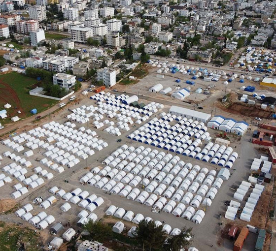 Adıyaman'da okullar sorunlarla açıldı: Ulaşım, internet, barınma