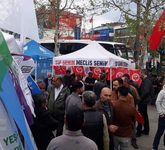 Sancaktepe ve Kadıköy'de Yeşil Sol'un seçim standına polis müdahalesi