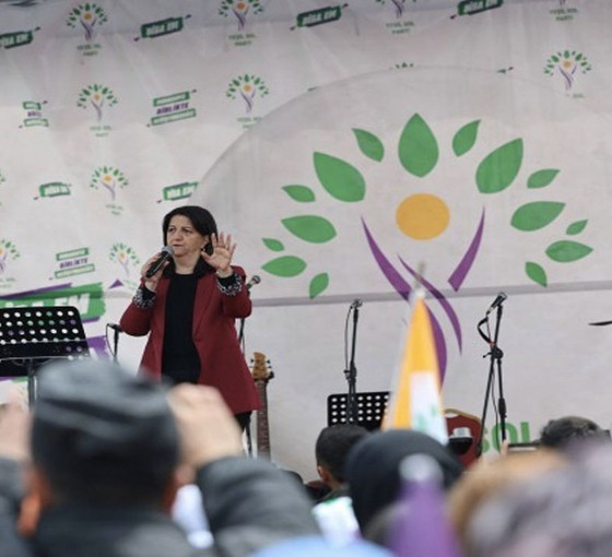 Pervin Buldan Tatvan'da konuştu: AKP’yi artık siyasi arenadan silmek zorundayız