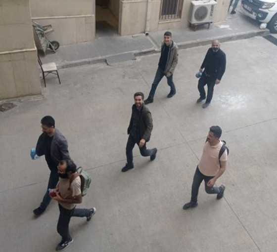 Gözaltındaki gazeteciler adliyeye getirildi