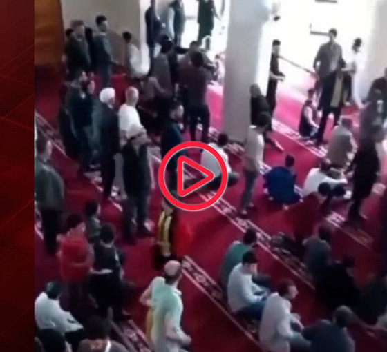 İzmir ve Urfa'da imamların siyasi konuşmasına cemaat tepki gösterdi