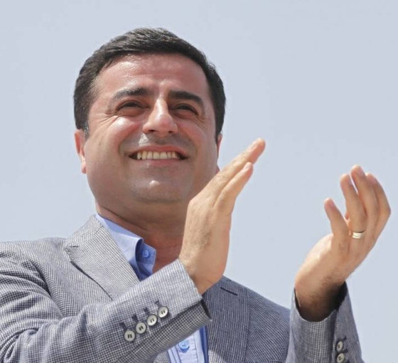 Selahattin Demirtaş'tan gençlere: Erdoğan düşerse at yoluna devam eder, bi' şey olmaz, merak etme