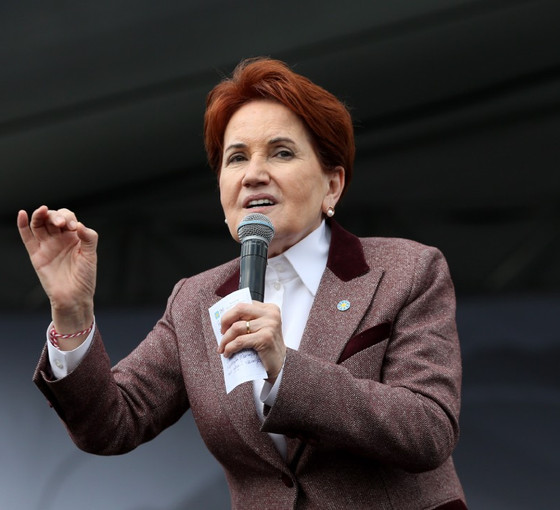 Meral Akşener'den kadınlara çağrı: Bu saygısız erkeklerle, iftiracı adamlarla mücadele etmek için bana güç verin