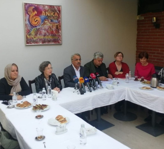Sancar ve Yeşil Sol Parti milletvekili adayı Türkmen, sanatçılarla buluştu
