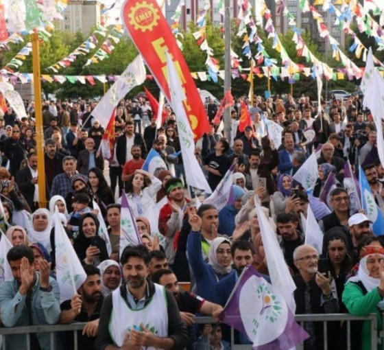 Yeşil Sol Parti'den Kocaeli'de coşkulu miting: 'Artık Tayyip'in dediği hiçbir şeyi duymayın, görmeyin'