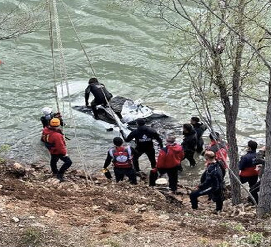 Munzur'da kaybolan üç genç için baraj gölü boşaltılıyor
