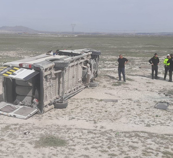 Konya'da öğrencileri taşıyan minibüs şarampole devrildi: 11 yaralı