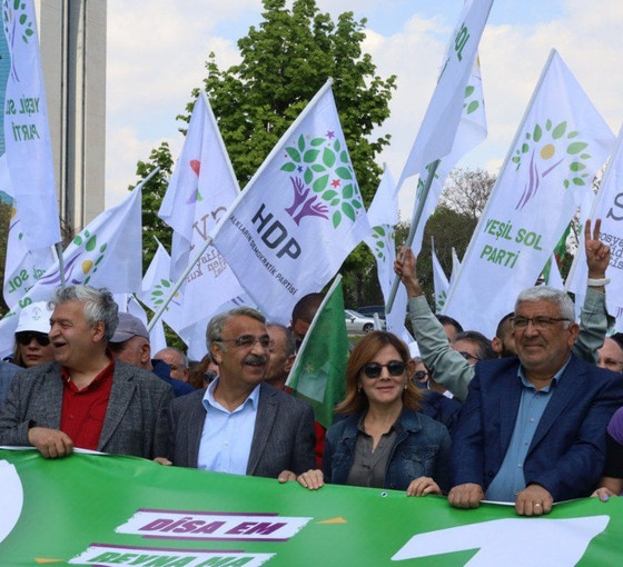 Bloomberg: Kürt siyasetçiler yıllarca dışlandıkları Meclis'te alışılmadık bir güce sahip olacak