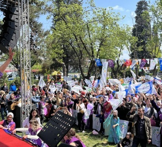 Yeşil Sol Parti'den Yoğurtçu Parkı’nda kadın mitingi: Devlet Bahçeli sen gidiyorsun biz buradayız