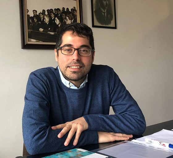 Siyaset bilimci Berk Esen havalimanında gözaltına alındı