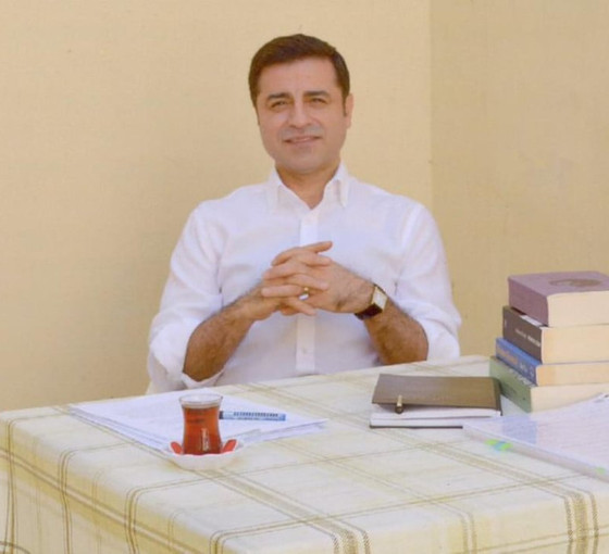 Demirtaş 'Yeşildağ iddialarına' yer verdi: Tek bir ihaleden 1 milyar dolar cebe indiren adam; din, iman, ahlak pazarlıyor