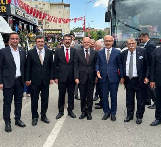Erdoğan'ı iki kere reddetmişti: AKP'nin Batman mitinginde Mehmet Şimşek de yer aldı