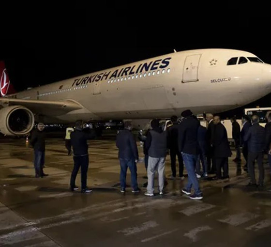 Yurt dışında kullanılan oyları taşıyan uçak Ankara'ya indi