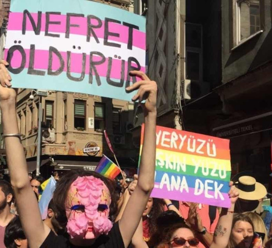 Alev Özkazanç, iktidarın LGBTİ karşıtlığını değerlendirdi: Sekülerleştirici etkiyi tersine çevirmeye de çalışıyorlar