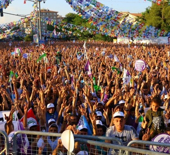 Yeşil Sol Parti'den Diyarbakır'daki 'büyük final'e çağrı: En renkli elbiselerinizle gelin, zaferi kutluyoruz