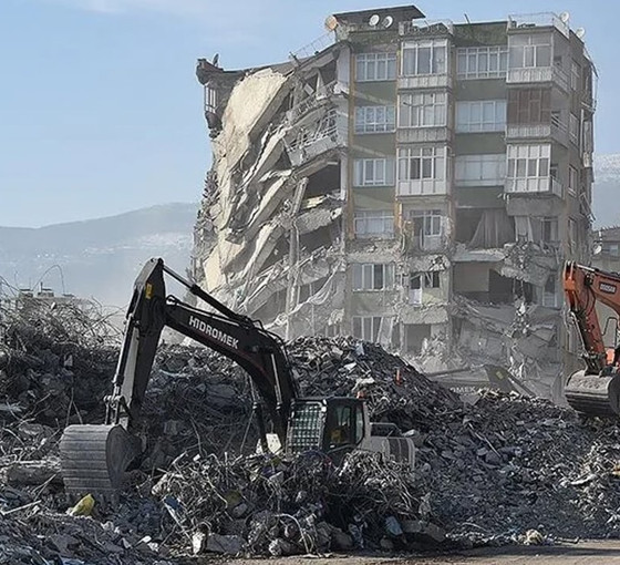 Deprem konut ihalelerini AKP’den aday adayı olan isim aldı