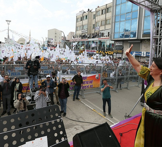Pervin Buldan Van'da konuştu: Yarın Erdoğan'a 'One Minute' diyeceğiz, Van'da 8-0 yapacağız