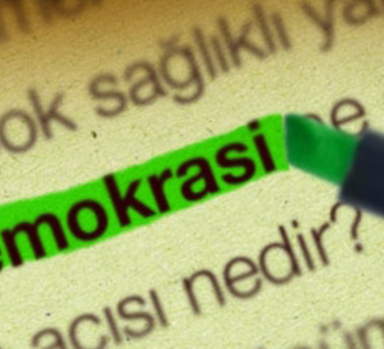 Haydi sandık başına, demokrasicilik oynamaya!