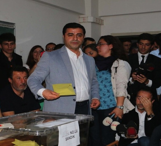 Demirtaş: Oy verme hakkınızı kullanın lütfen
