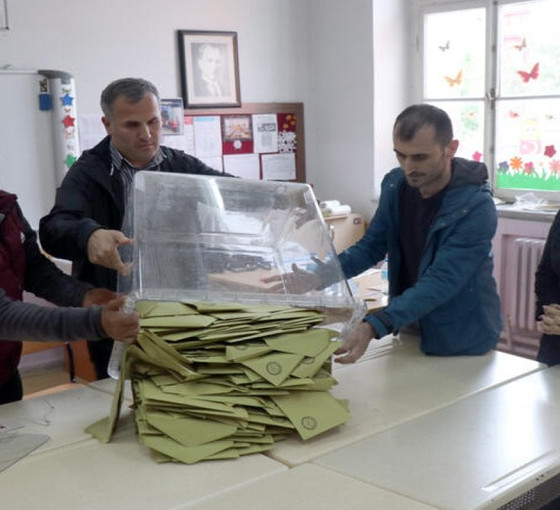 Yeşil Sol Parti 12 ilde yarışı önde götürüyor