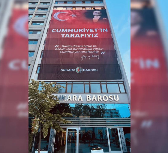 Ankara Barosu, YSK'nin karşısındaki binasına afiş astı: Cumhuriyet'in tarafıyız