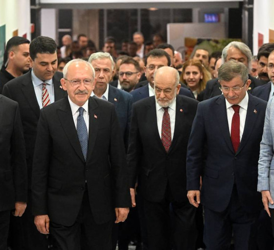 Ahmet Davutoğlu: Erdoğan, referandum niteliğindeki seçimde güvenoyu alamadı