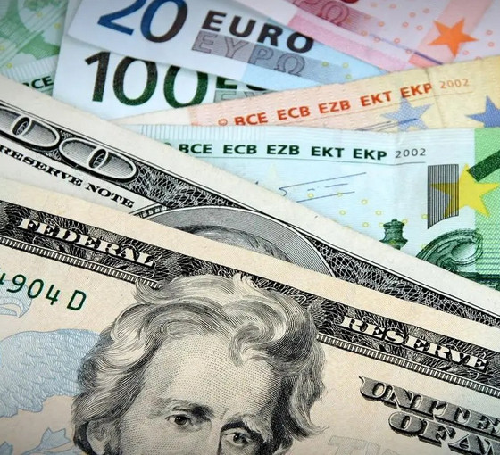 Döviz kurunda 'ikinci tur' etkisi: Dolar ve euro, TL karşısında rekor tazeledi