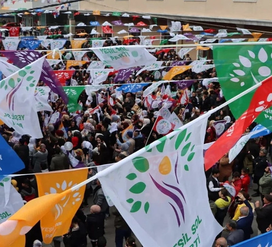 'Demokrasi Nöbeti'ndeki Hakkari'de Yeşil Sol Parti 3-0 yaptı