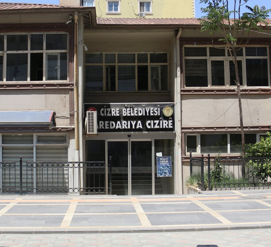 Cizre'de kayyım belediyeye ait binayı üçüncü kez satılığa çıkardı