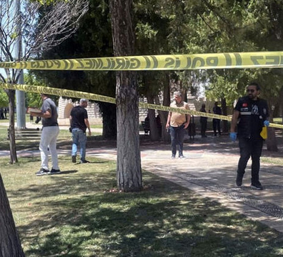 17 yaşındaki genç parkta kalbinden bıçaklandı