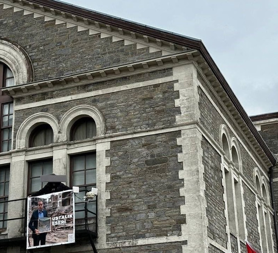 Erdoğan'ı eleştiren Boğaziçi sergi ekibi, kampüs çıkışı gözaltına alındı