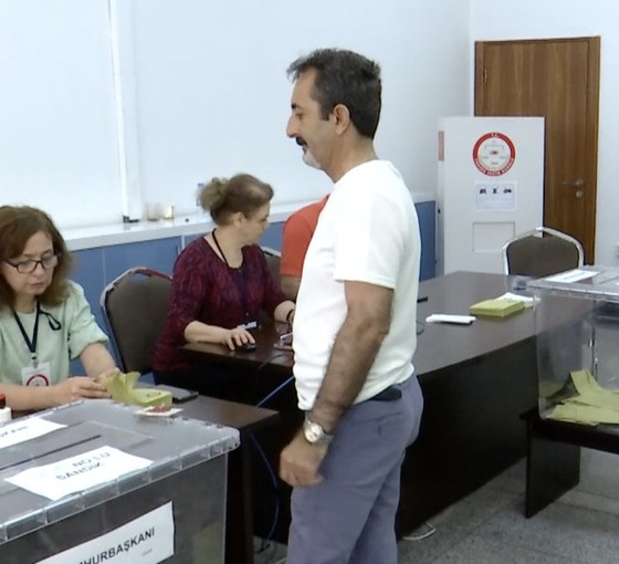 Irak ve Kürdistan Bölgesel Yönetimi'nde oy verme işlemi başladı