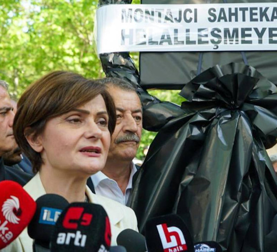 CHP, Ankara, İzmir ve İstanbul'da AKP'nin il başkanlıklarına siyah çelenk bıraktı