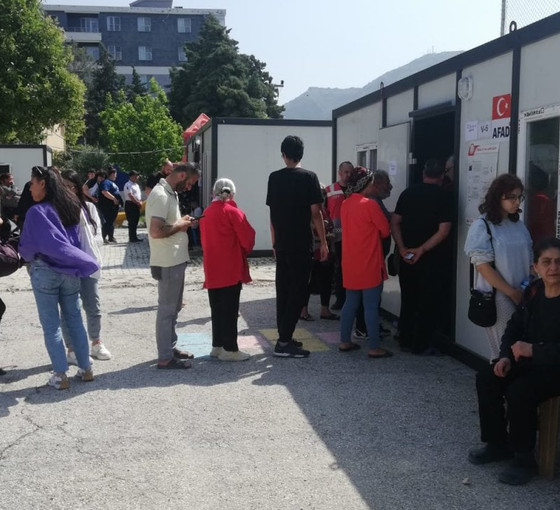 Yeşil Sol'dan Hataylı depremzedelere: Sandığa gidin ve oyunuzu değişimden yana kullanın