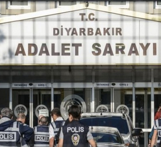 Diyarbakır'da dört avukat tahliye edildi