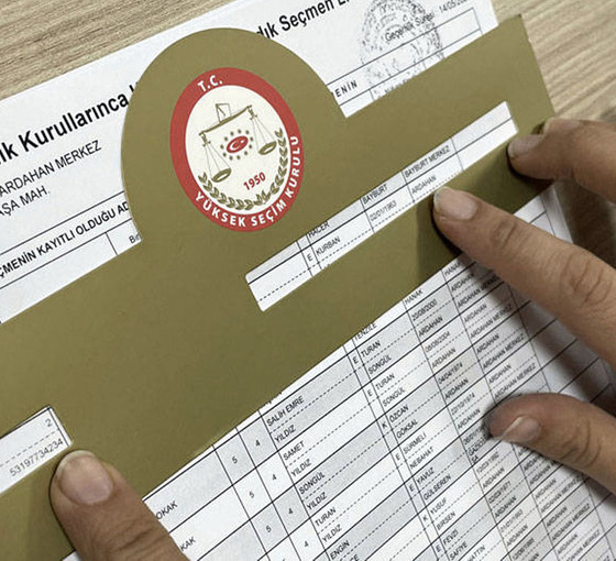 İstanbul'da bazı evlere adres bilgisi olmayan seçmen kâğıtları geldi