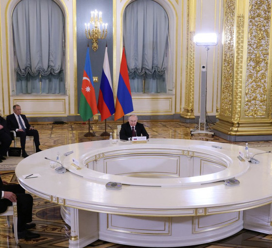 Moskova'da üçlü görüşme: Putin, Aliyev ve Paşinyan bir araya geldi