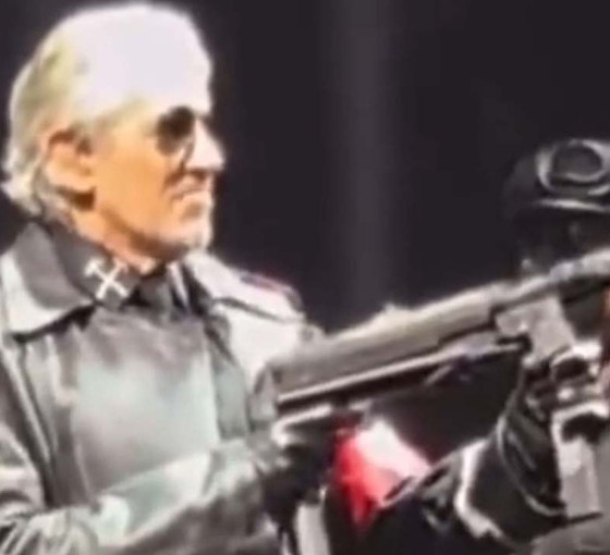 Berlin konserinde Nazi üniforması giyen Roger Waters'a soruşturma