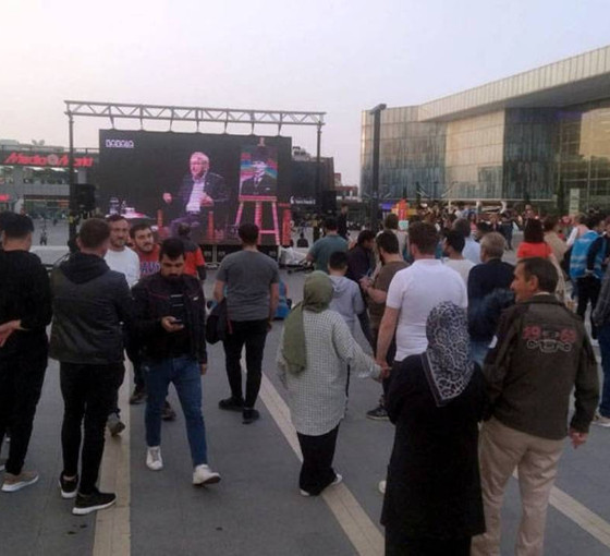 Bursa'da CHP'ye LED ekran engellemesi: AKP'nin talebiyle Kılıçdaroğlu yayınları yasaklandı