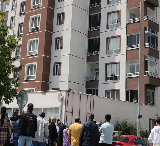 Kayseri'de 13'üncü kattan düşen anne ve 2 çocuğu öldü