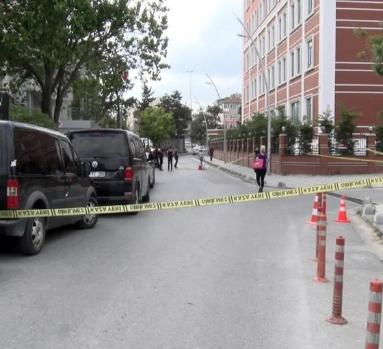 Büyükçekmece Adliyesi önünde silahlı çatışma: Motosikletlerle gelip ateş açtılar