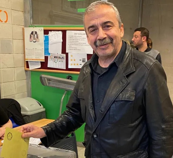 Sırrı Süreyya Önder oyunu kullandı: 'Az kaldı… İnat da bir murattır'