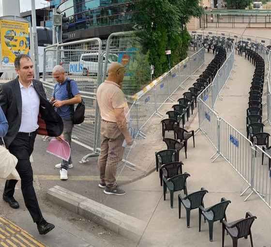 YSK önünde uzun kuyruk hazırlığı: Diyarbakır'da her sandık başkanına bir polis eşlik ediyor