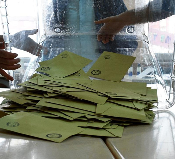 Son seçim anketi: AKP ve CHP oyları düşüşte, iki partinin oylarında ise kıpırdanma var